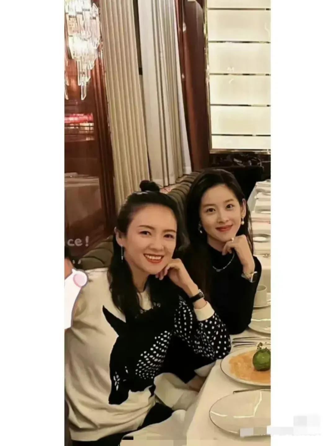 章子怡和章泽天比美，没想到大十几岁的章子怡完胜。

章子怡的骨相太完美了，也很抗