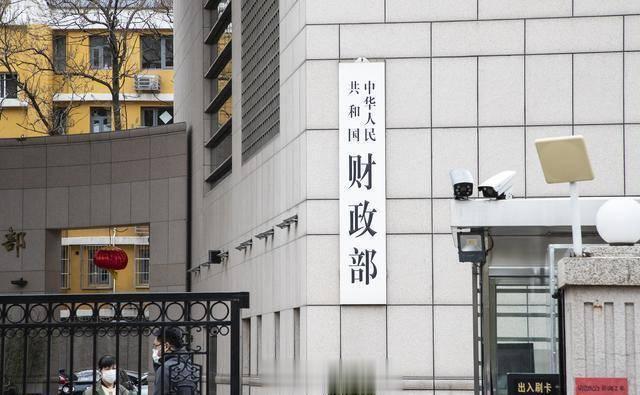 掌管钱袋子的财政部数据更务实，国库司公布的数据，1-2月，全国一般公共预算收入同
