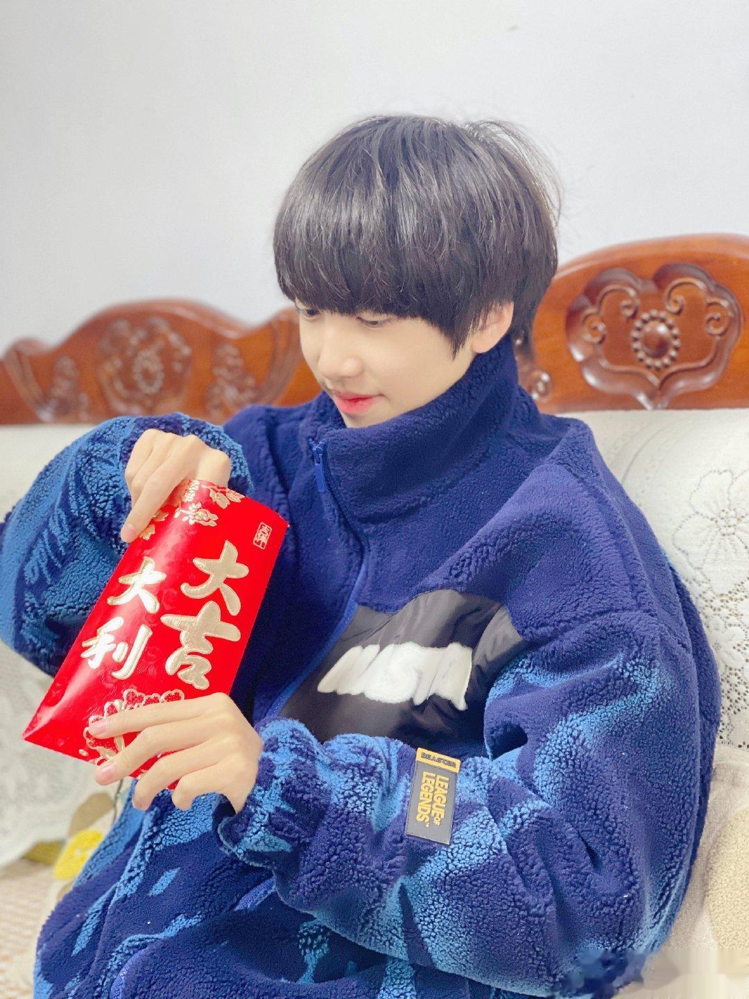 #姚昱辰[超话]#🥨#姚昱辰 发光吧#你的光影能驱逐所有尖锐的偏见与恶意”