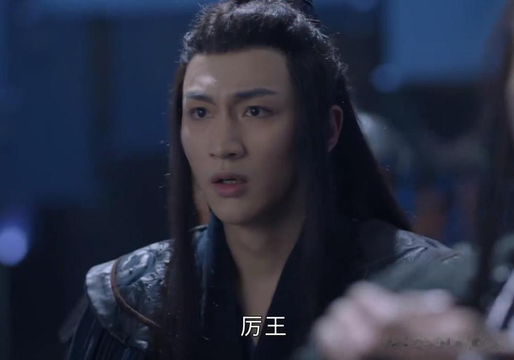 《星落凝成糖》乌玳的跟班乌云为青葵求情，被厉王残忍杀害灰飞烟灭。夜昙黑化杀入沉渊