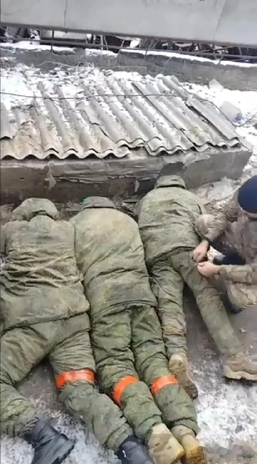 一去不还、丧命他乡，去年6月克宫下令各联邦地区组建的85个志愿营约3.4万名俄军