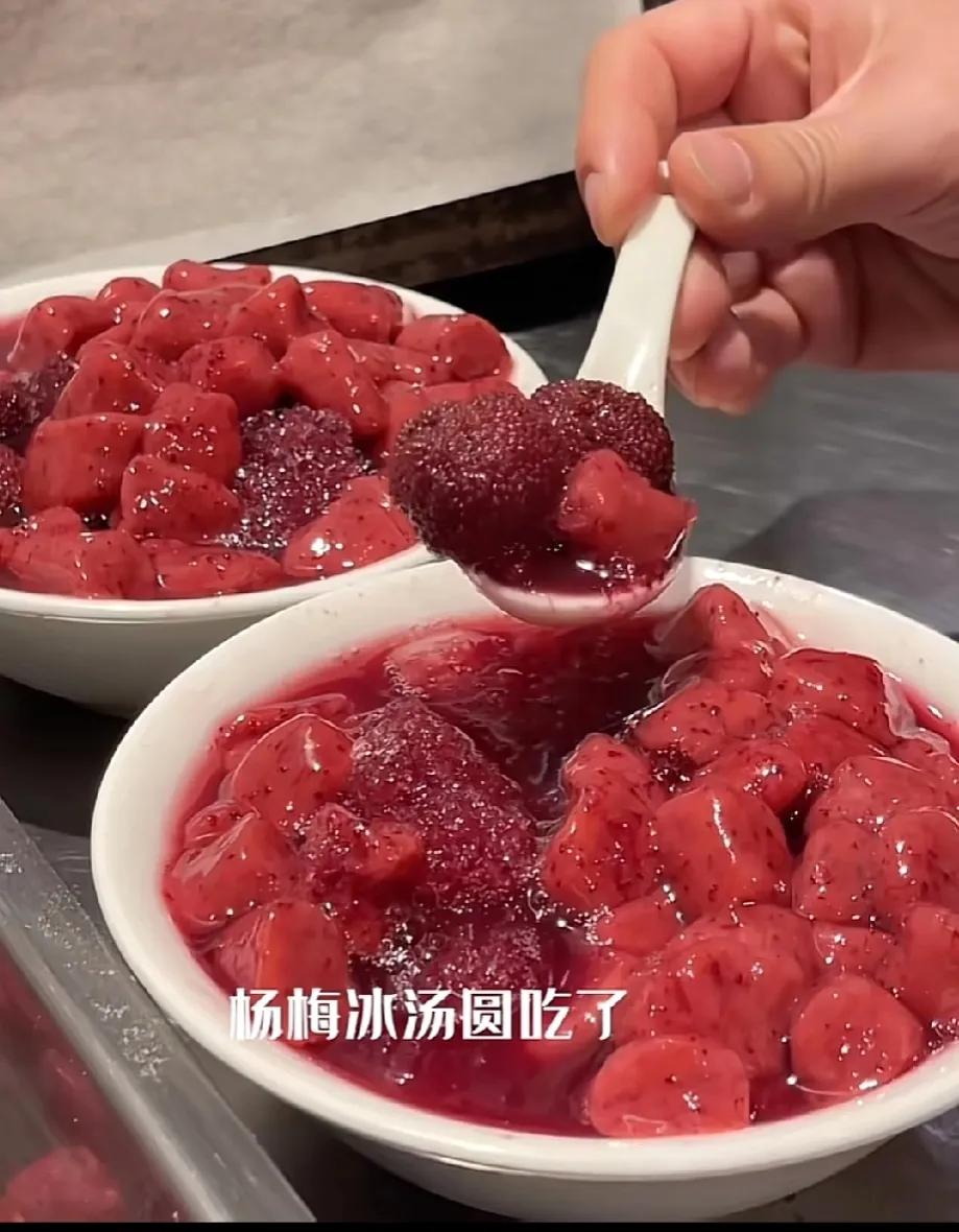 话说南京有这么多好吃的吗？看得我都馋了[大笑][泪奔]。