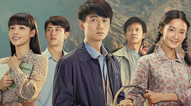 黄亚萍孩提时代就住在上海。他在高一时，就在陕北安顿下来，跟张克南和高加林是同班的