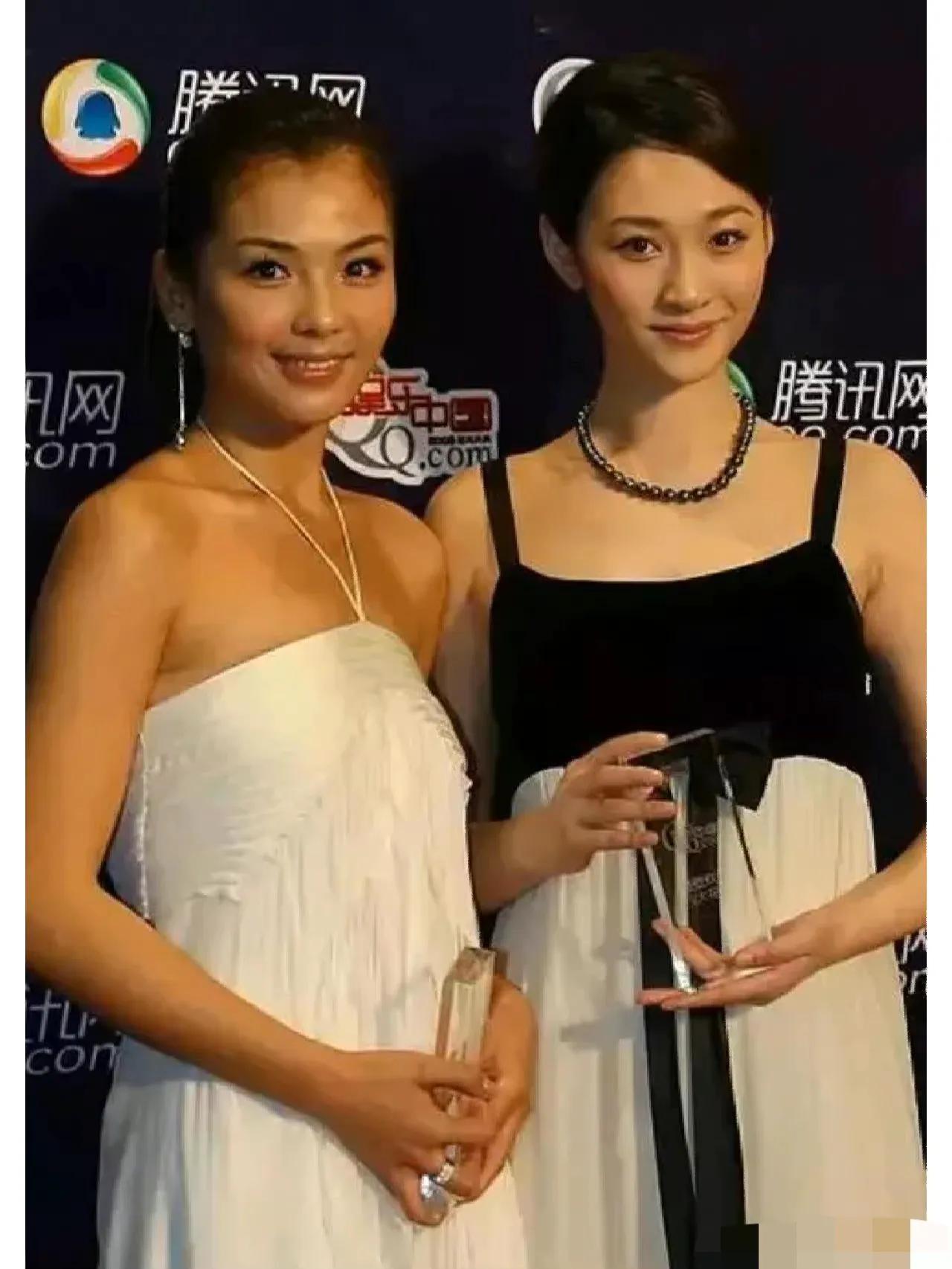 李小冉和别的明星合影，颜值从未输过。