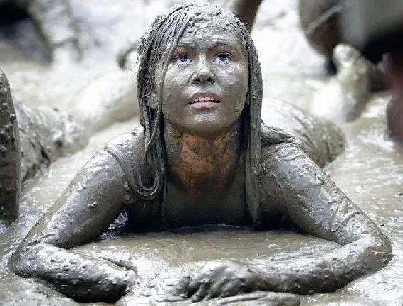 在世界上，有很多奇葩的节日。其中，有一种专为女性设计的节日被称为“国外最‘脏’的