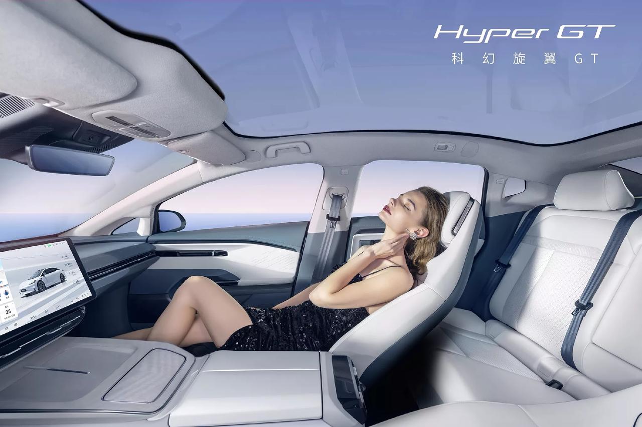 见过车上使用爱马仕、Gucci、Dior同款皮料的吗？Hyper GT就是！
在