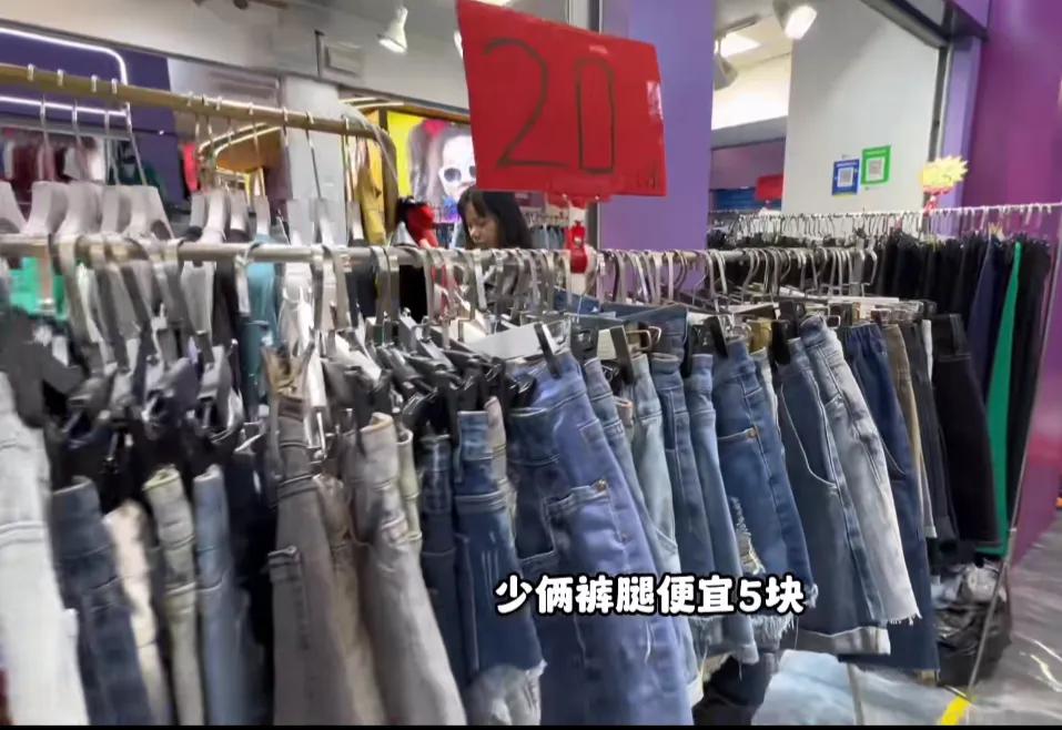 东方甄选YoYo发布了去广州买衣服视频，发文：我去的是名冠服装批发市场，听说上下