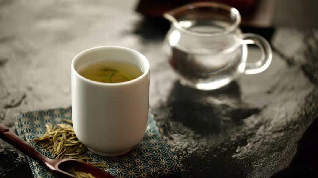 #食养中原[超话]#春季养生喝这些茶如果要通过饮茶来养生，首先要根据自己的体质选