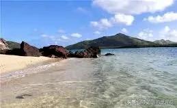 南太岛国斐济去年12月经历了16年来首次政权更迭，由较亲西方阵营的卡托尼韦雷担任