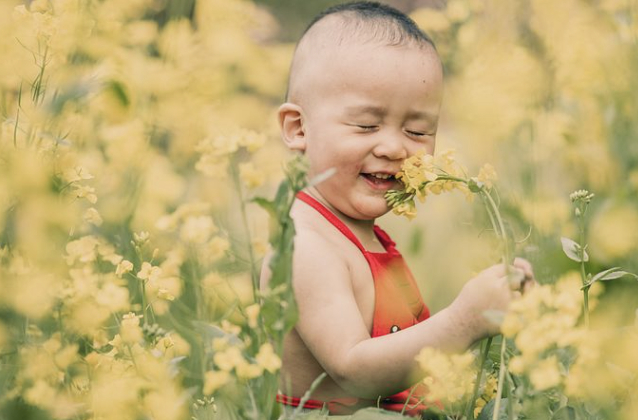 胖宝宝惹人喜爱而且常常长得比较高大，因此，人们常以为胖宝宝比一般宝宝更健康，但事