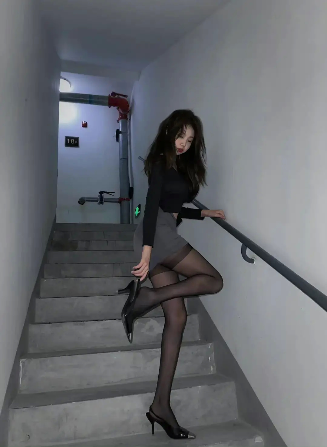 楼梯间美拍 #清纯御姐# ​​​