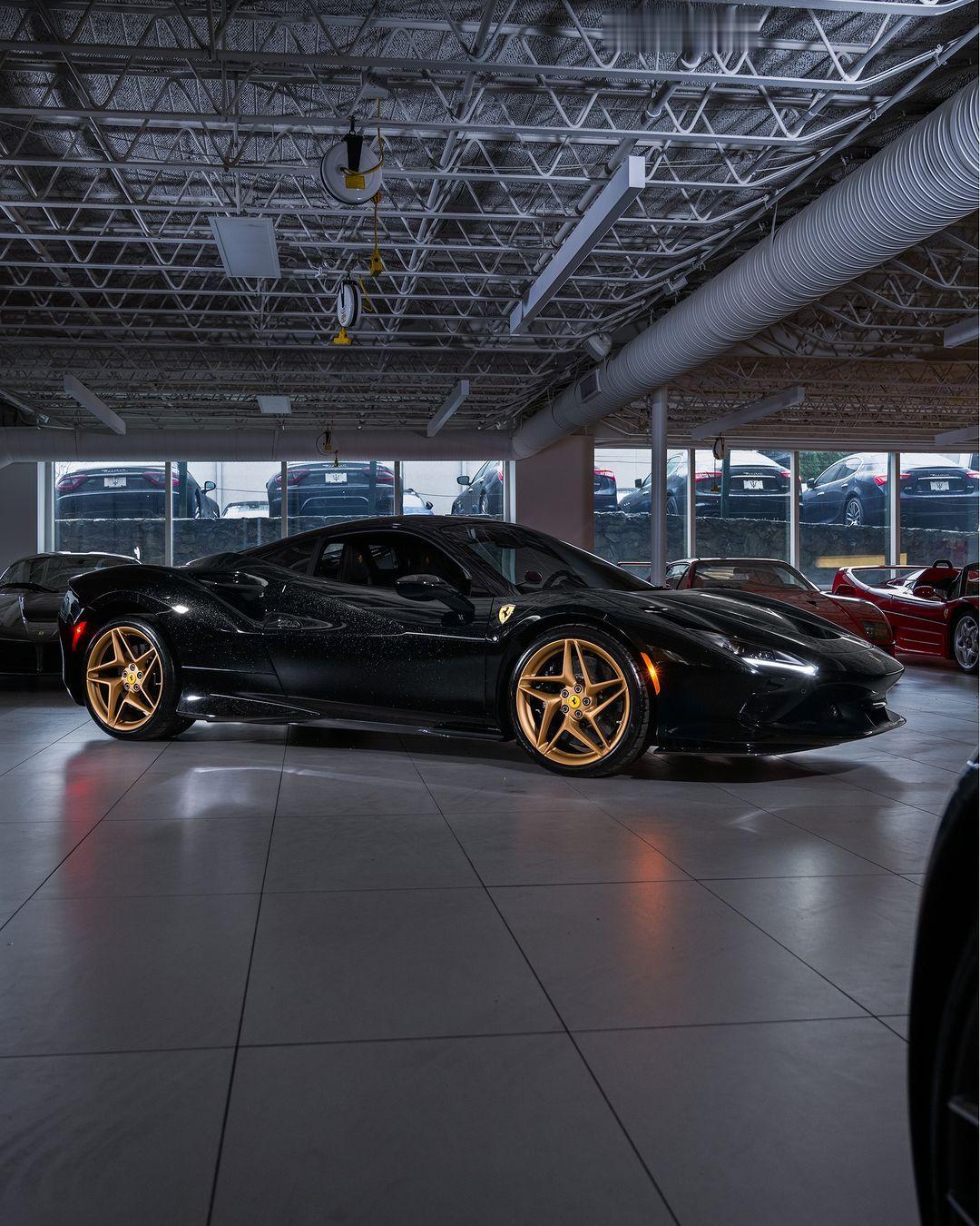 法拉利 F8 Tirbuto ​​​