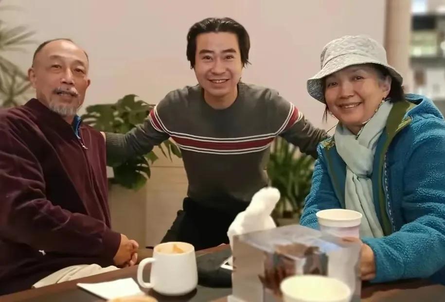 定居美国的孙海英吕丽萍回国过年