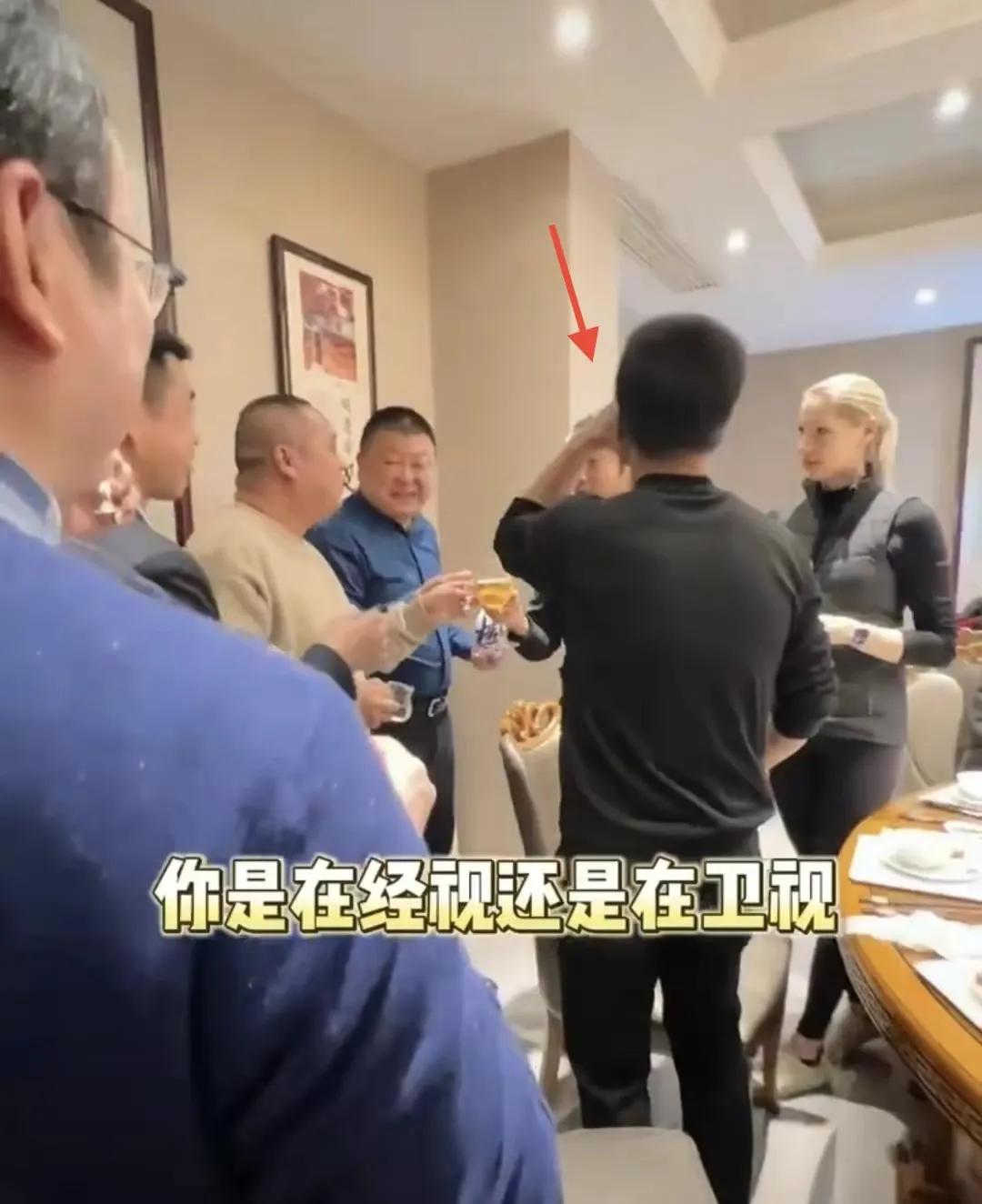撒贝宁回武汉过年带老婆参加聚会