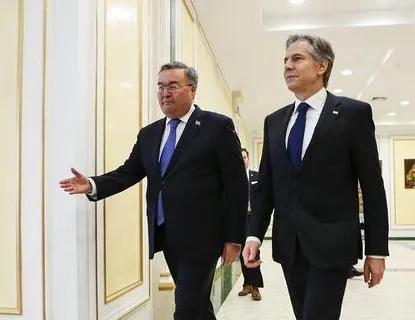 4天会见5个外长，打工人布林肯不努力就会被裁掉。布林肯2月28日，在哈萨克斯坦会