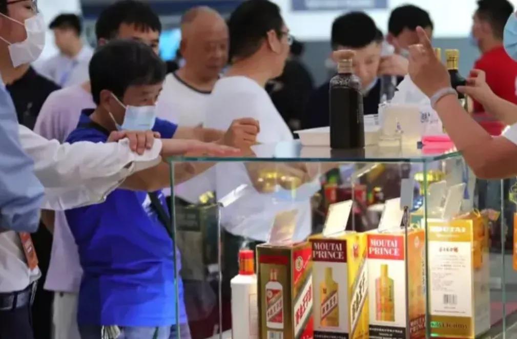 国外茅台“白菜价”竟无人问津，令国内网友怒了，“凭啥高价卖给自己人？”

国内加