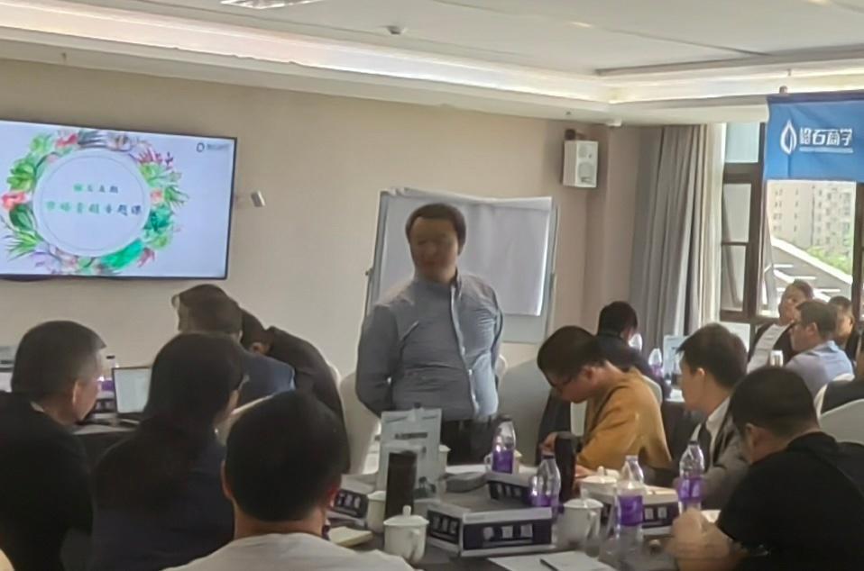 这个班的学员思维比较灵活，给他们上课很过瘾！ ​​​