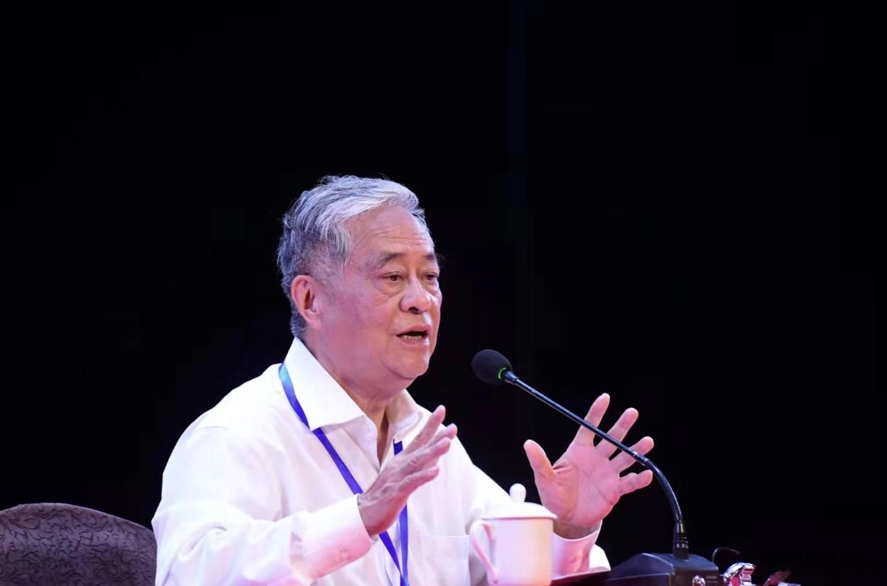 上午的课是袁南生先生讲的。听了袁老师的课，受益良多。 ​​​