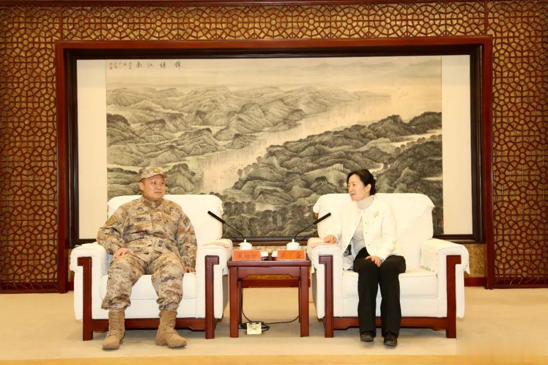 2023年2月1日，市长盛蕾会见了东部战区某部部队长翟培松一行，双方就深化军地合