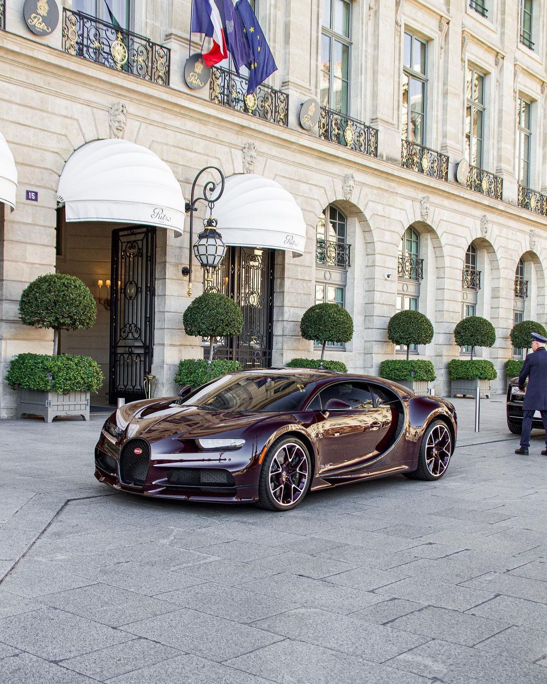 The red carbon is amazing for the Bugatt