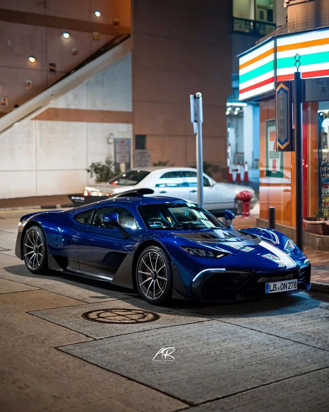 一台停在香港街头的AMG ONE [doge]车主真的不怕刮底盘吗？ ​​​