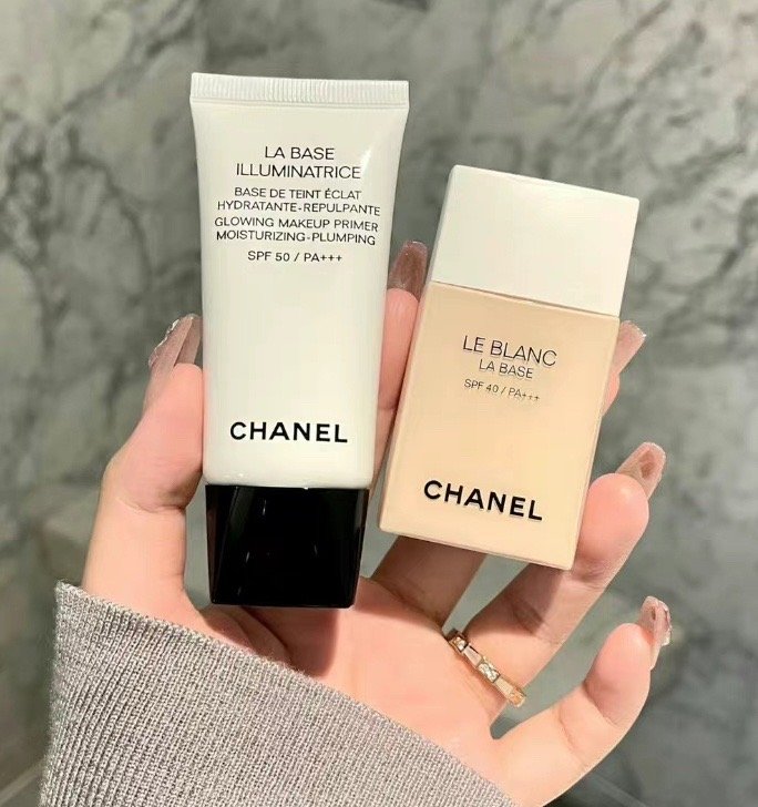 伪素颜神器 谁能拒绝香家的好物！虽贵但值[憧憬]各有各的牛掰之处 轻薄亮肤又防晒