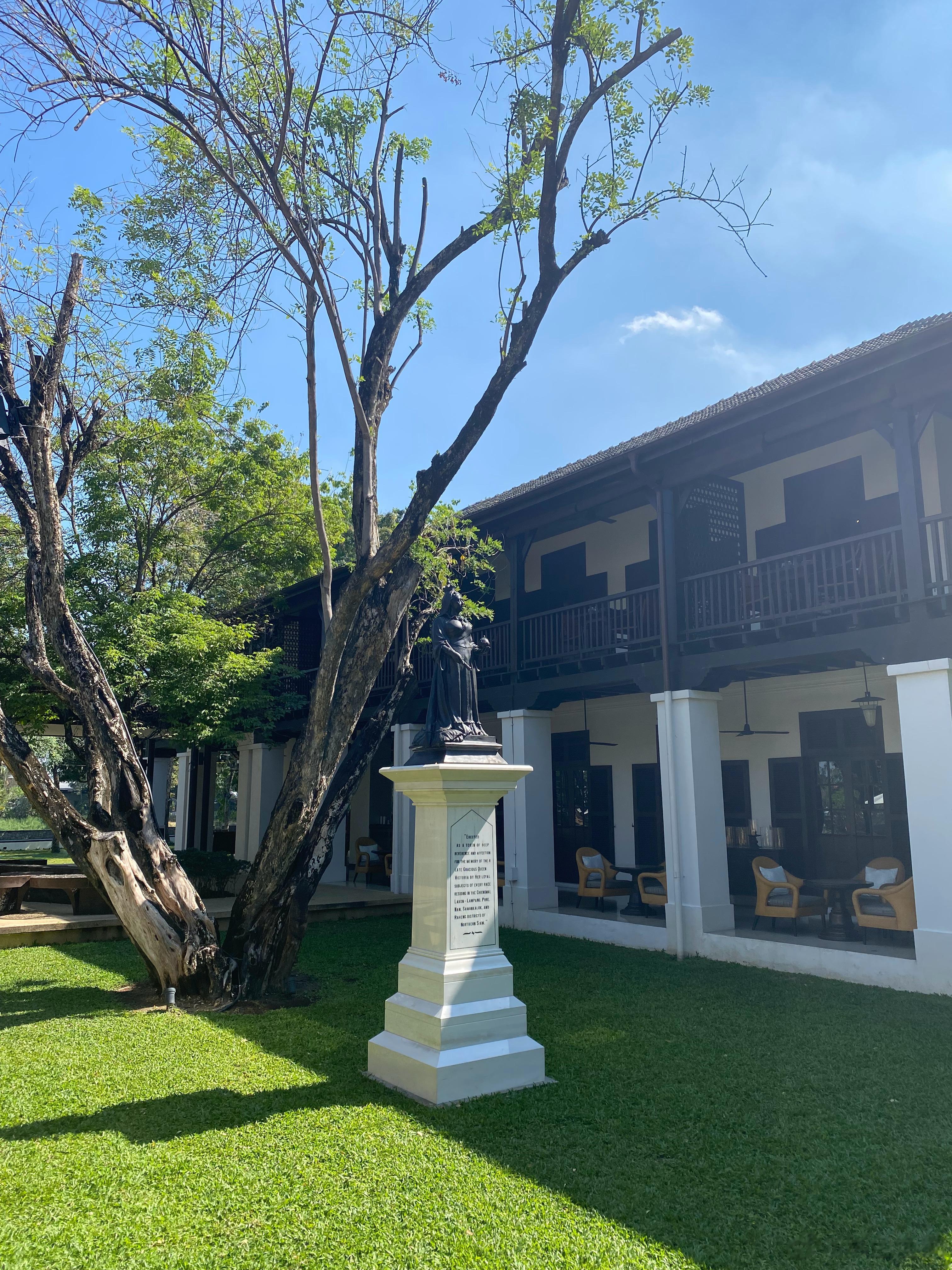  平河边的酒店。  ​​​