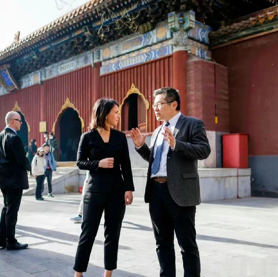 德国外长贝尔伯克又准备大放厥词，王主任一句话直接让她闭了嘴。
“中国曾经坚定支持