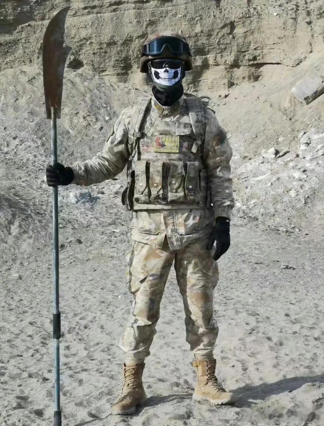 这打印装备，关二爷看了都直呼专业，就是图1老哥手里的“青龙偃月刀”该磨一磨了，不