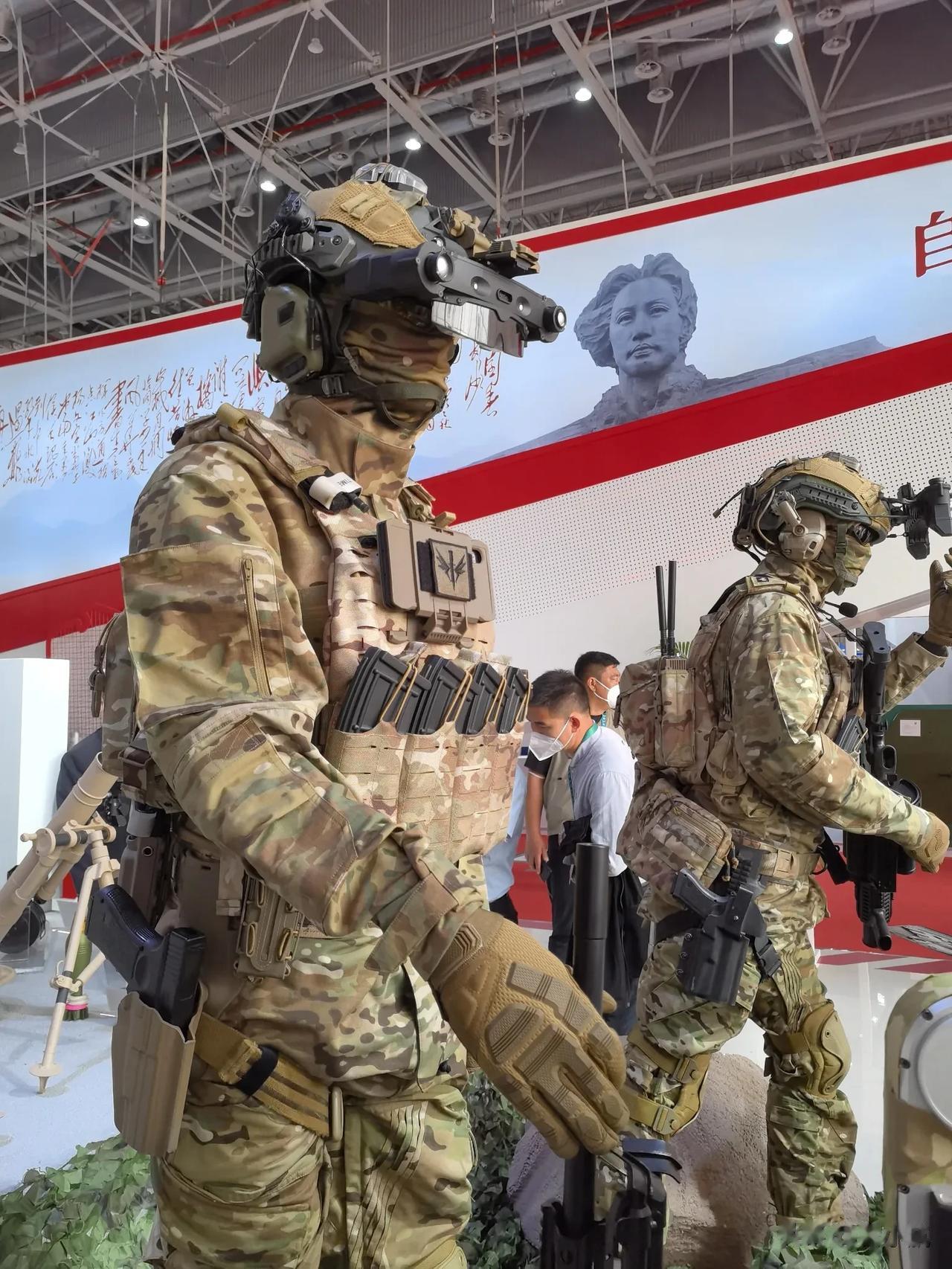 航展上的先进单兵装备
夜视仪、机器狗（两个型号）、侦查车、自动武器站，有些超乎想