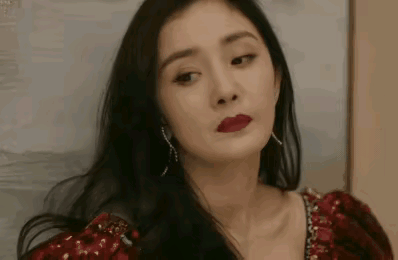 挺佩服杨幂的，上了一定年纪以后，勇敢的选择转型，这其实是需要很大勇气的。

不像