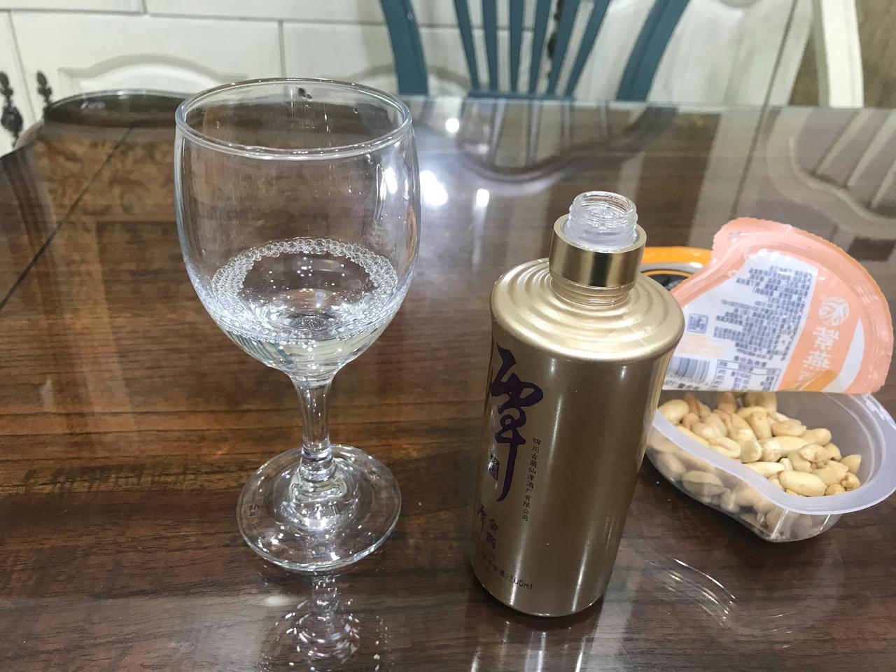 两口清酒逐寒风，壹粒花生尽芳芬