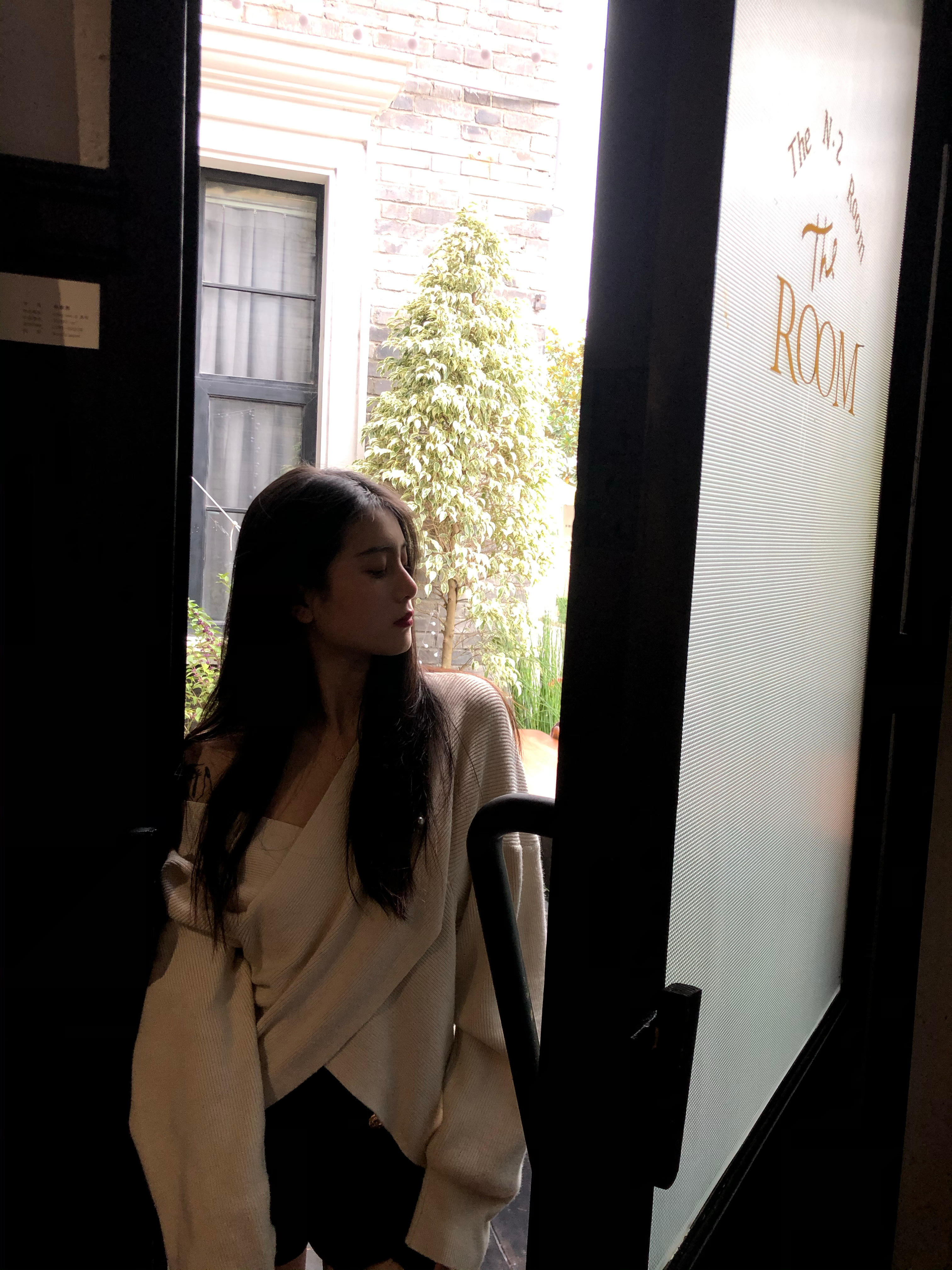 像不像美女 不像删了   #情绪Leo# #清纯御姐#,#美妆搭配# ​​​
