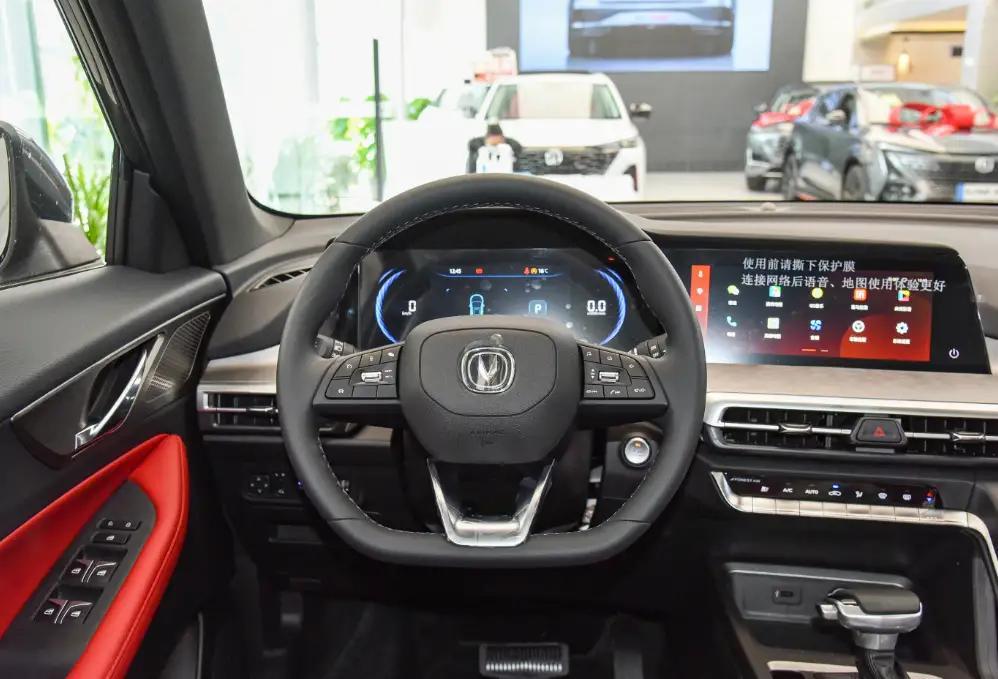 二手车的特点是什么？相比于同级别的新车来说，便宜，撞坏了不心疼。

根据平台统计