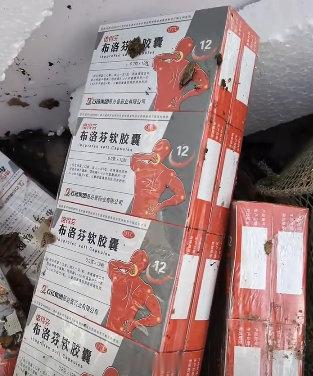 刚放开那会儿，一药难求，都是几颗几颗的分着吃。但是有些人，好不容易有点渠道，就开