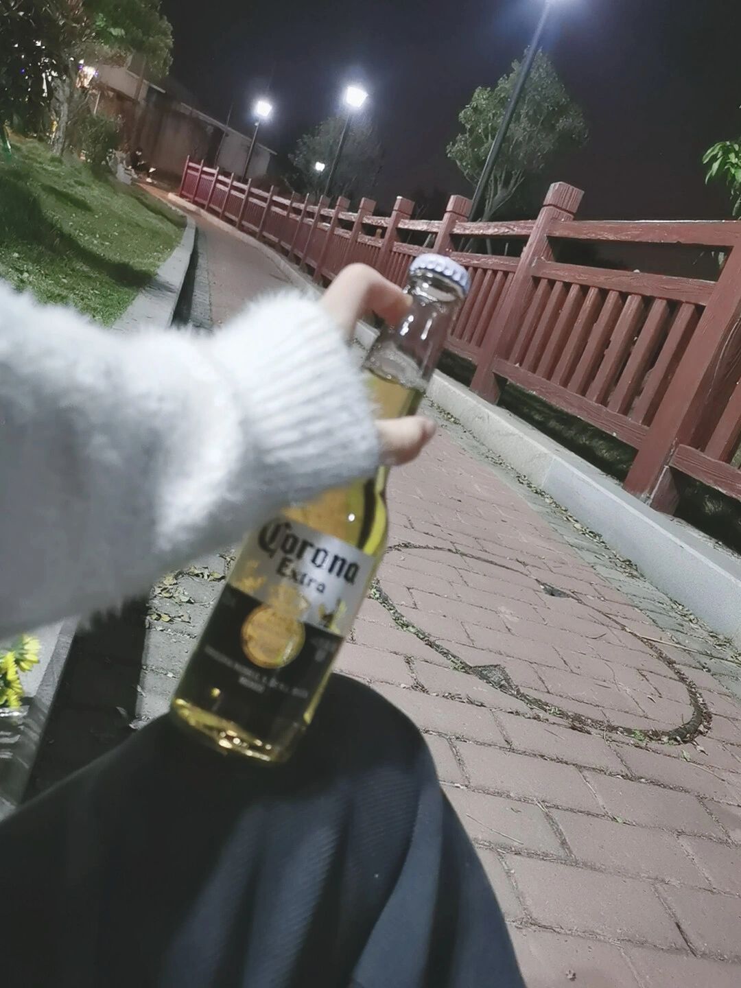  还好学会了喝酒 不然有烦恼的时候 都不知道怎么办了 ​​​