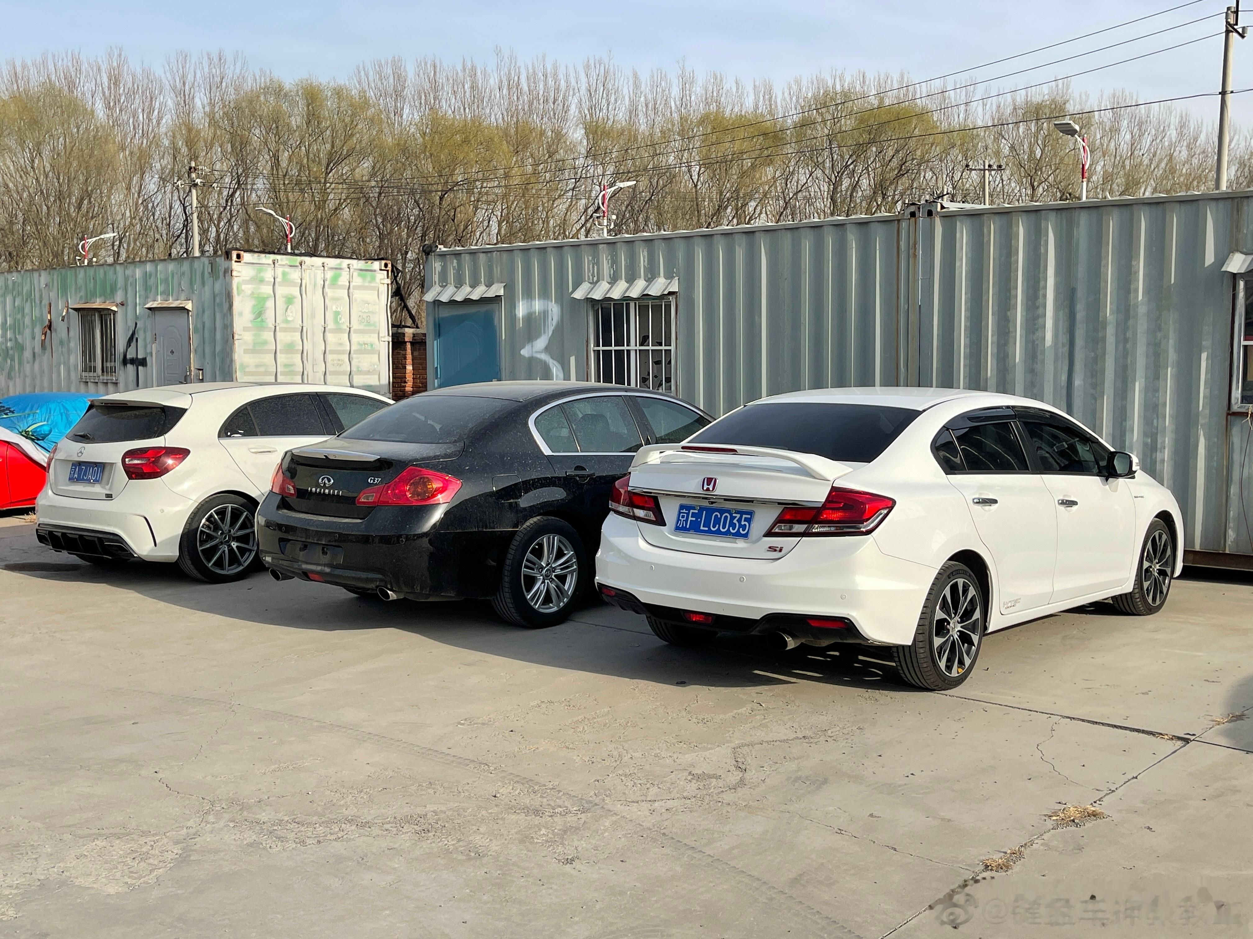 仨车你喜欢哪个？2.0T四驱，3.7后驱，2.4前驱。 ​​​