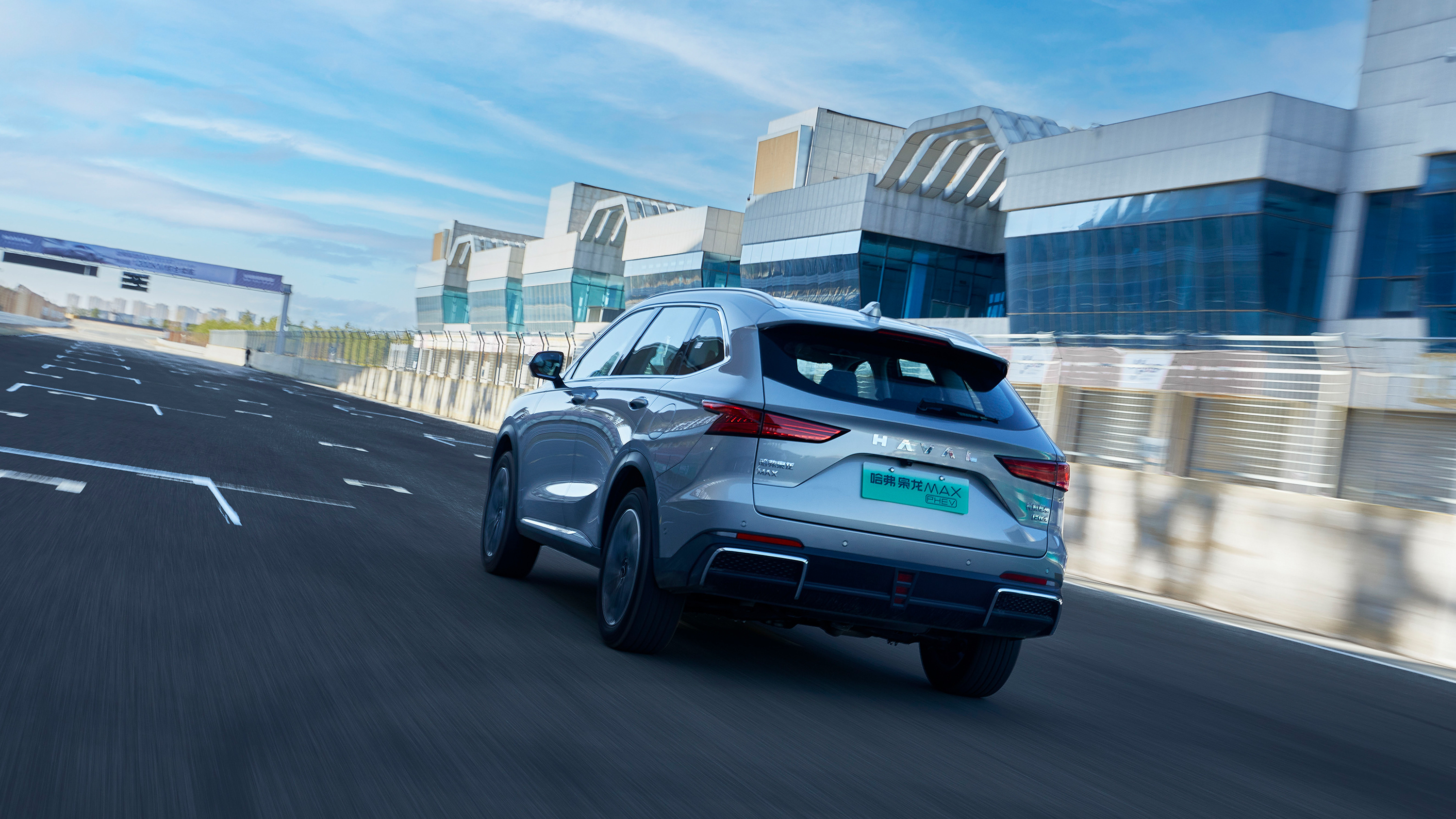 刚开始还在想哈弗枭龙MAX搭载了长城Hi4电四驱技术，动力强会不会能耗也很高，直
