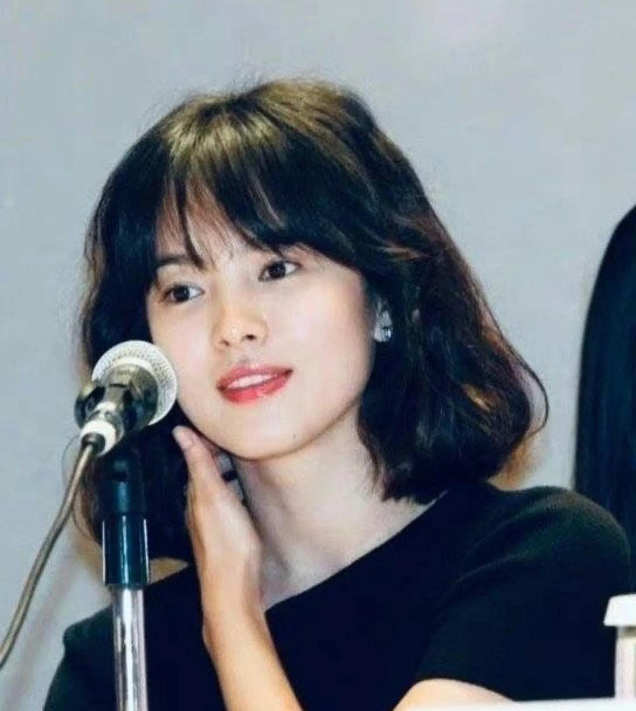 少女时期的宋慧乔照片曝光，和如今的模样好像没多大变化，岁月在她脸上留下的痕迹很少