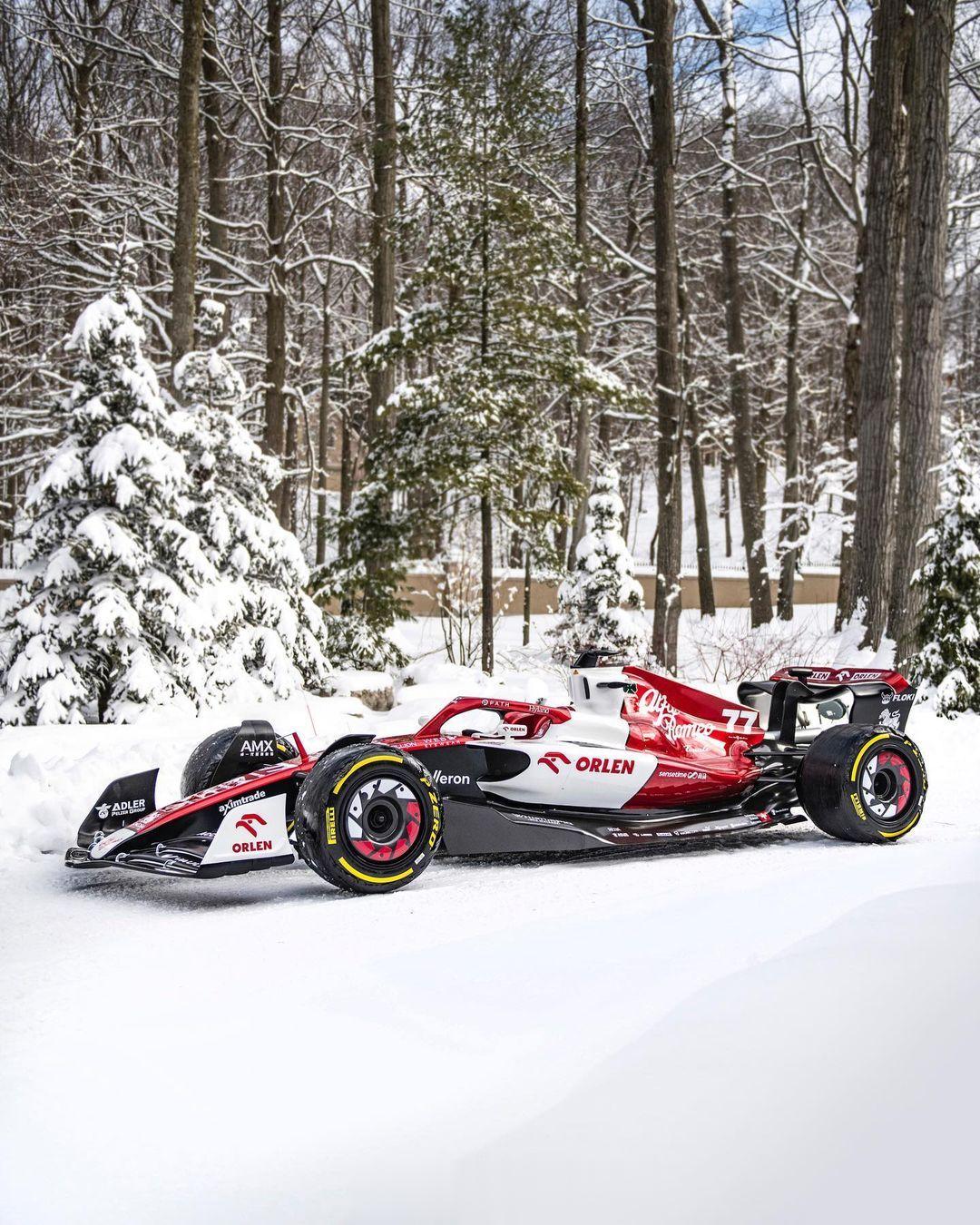 阿尔法 •罗密欧车队2022 C42 博塔斯的展示车#Car时尚##2022F1