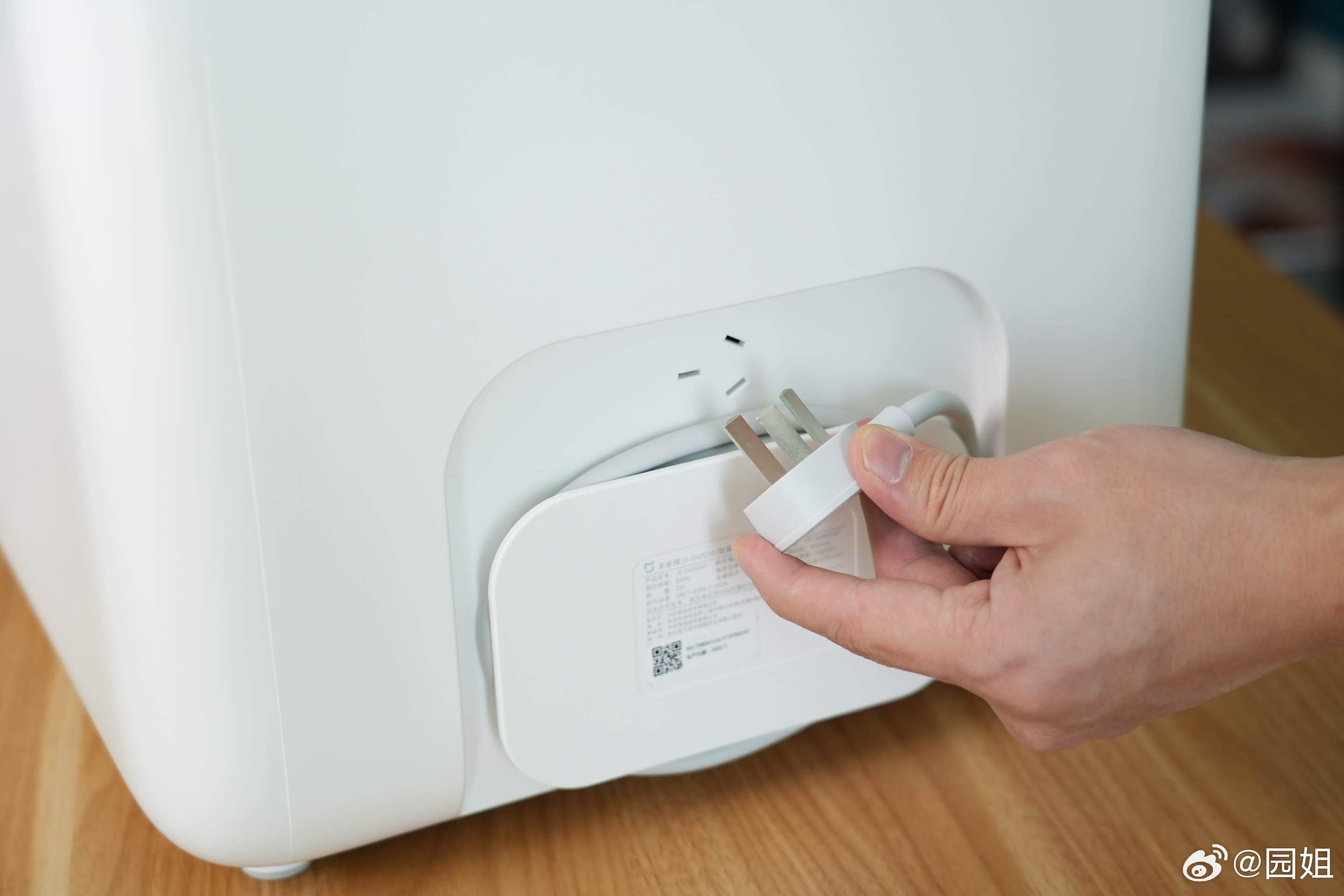 小米也开始人民需要什么就造什么了，这款米家智能消毒机家用很合适，空间大还不占地方