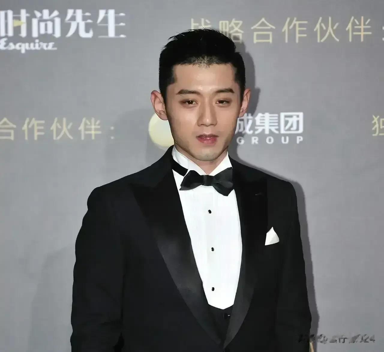 无论做什么肮脏龌龊的事情，只要双方一口咬定是因为爱情这样你们的龌龊事就会淡化很多