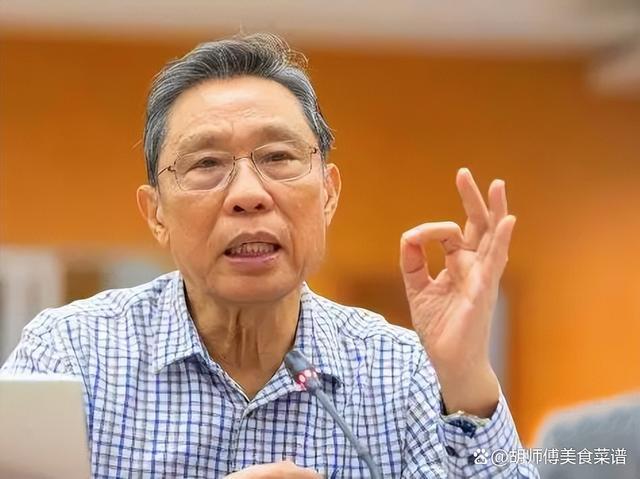 《新冠病毒三大结局，你认为说得靠谱吗？》：最近，听到有专家预测，新冠病毒将会出现