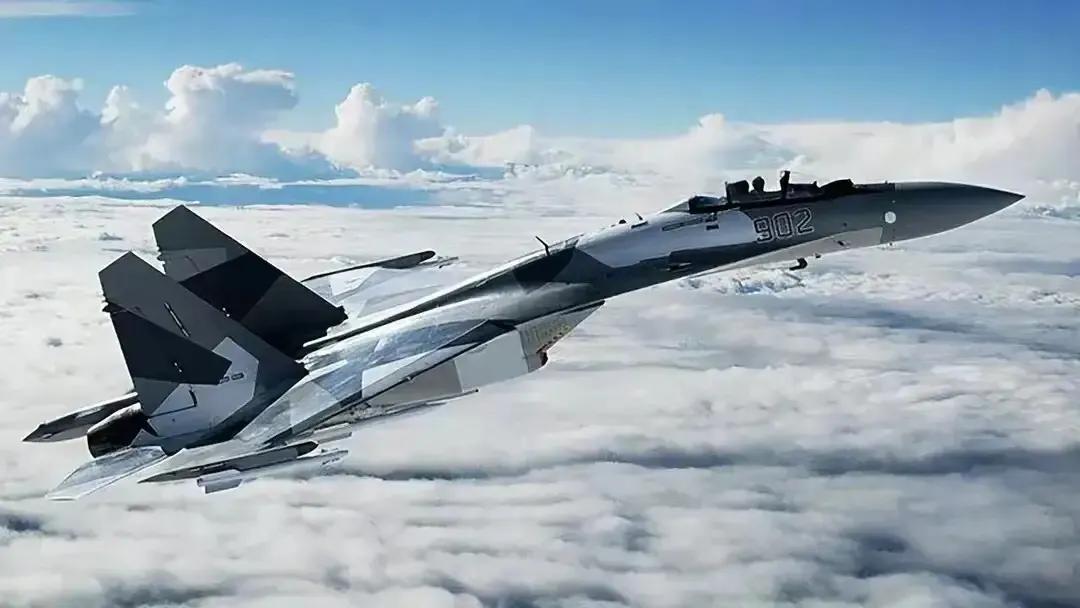 要擦枪走火？昨日，一架俄罗斯战斗机在黑海上空跟美国一架情报侦察机相撞！气得美国马