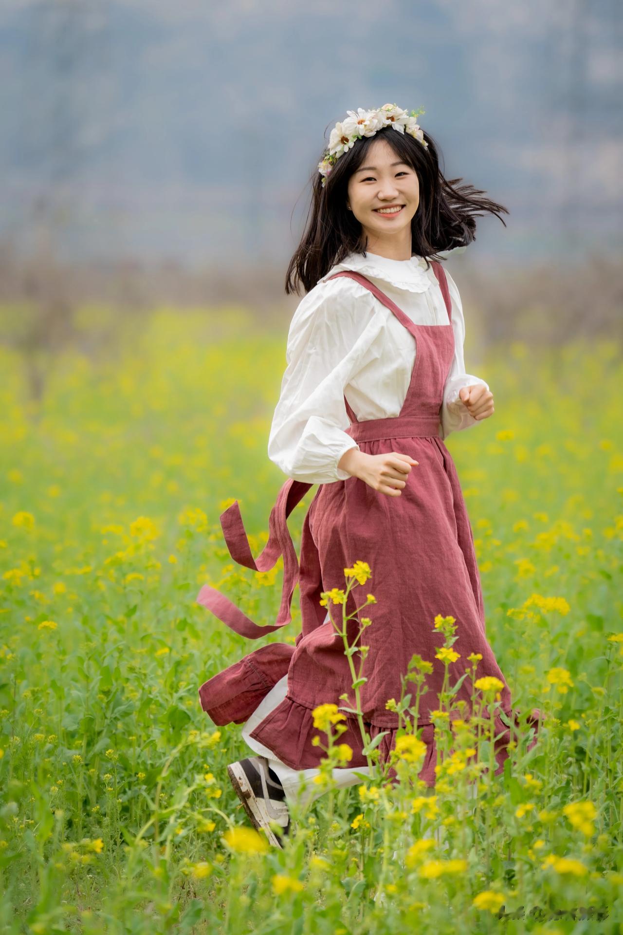 【油菜花儿开】活泼可爱的朝鲜族女孩 