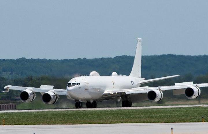 核战风险又进一步？美国“末日飞机”飞往欧洲。E-6B“水星”空中指挥所已降落冰岛