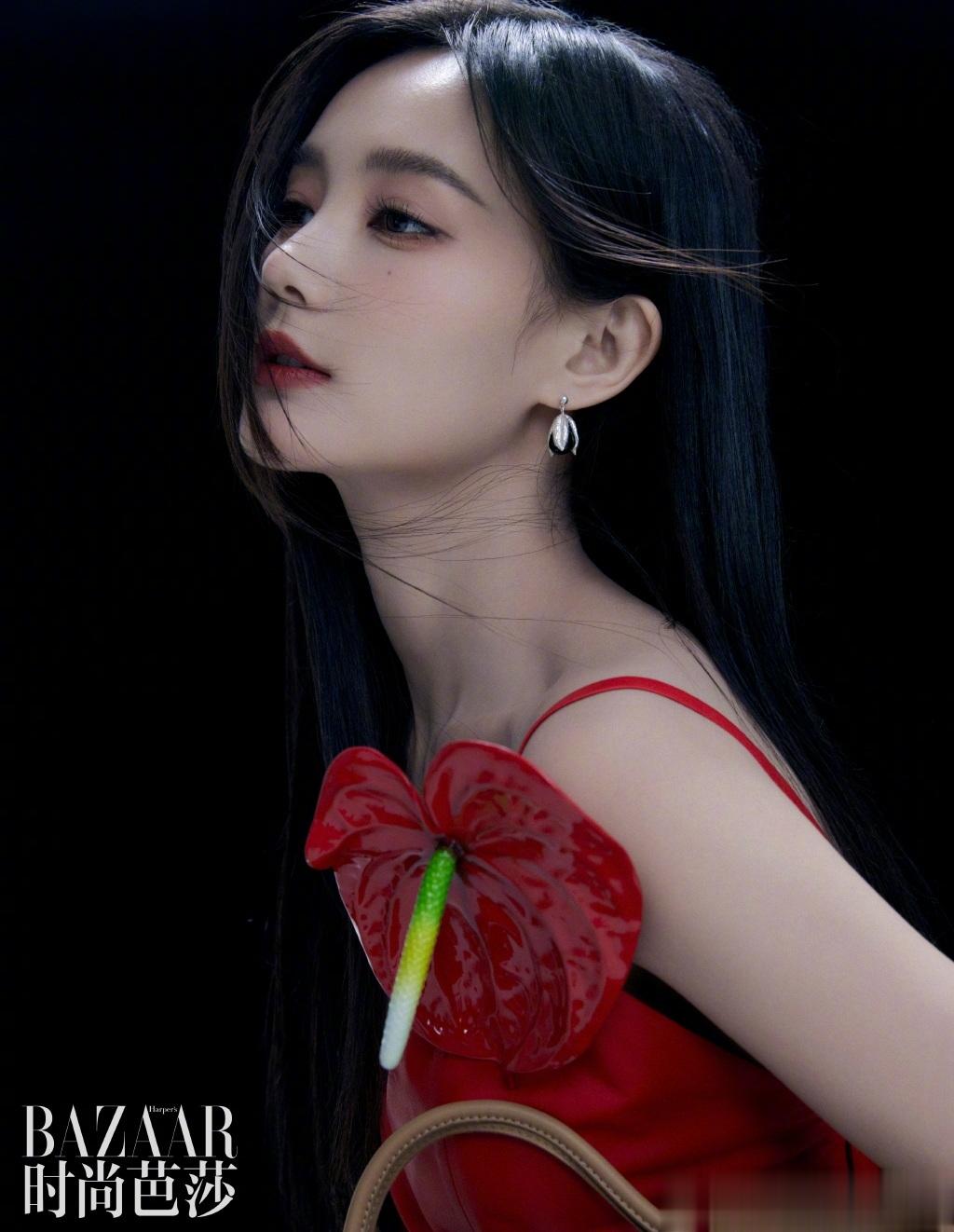 #李一桐毕雯珺情人节大片#李一桐、毕雯珺情人节大片来啦~每一个对视每一次触摸都是