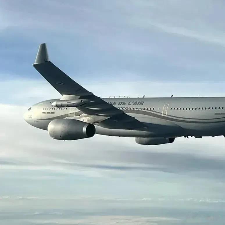世界上最大的加油机，由空客A330-200改装的MRTT型号。它是个多面手，最大