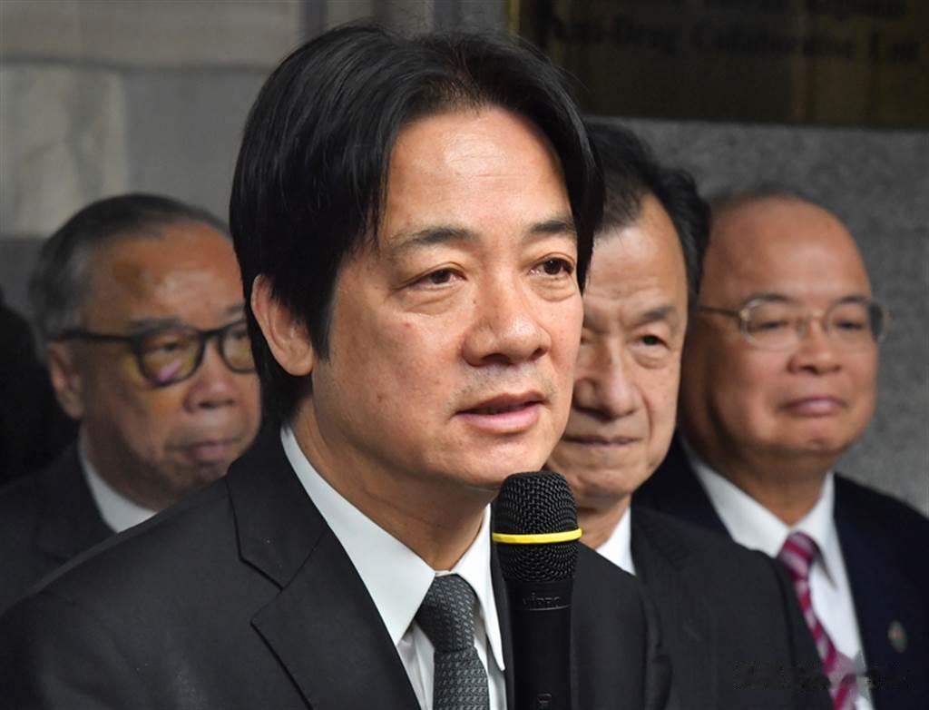 侯友宜在母校高呼：“我要勇往直前、舍我其谁”，这是向赖清德叫板，朱立伦随即帮腔：