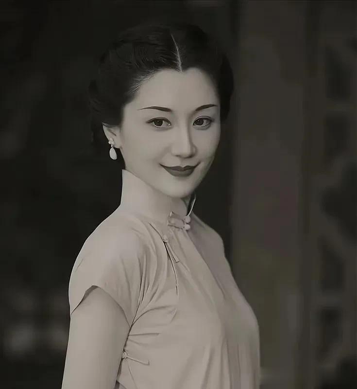 六名军官进入病房，在陈愉正照顾病人的时候，将她控制住，轮流侵犯她。陈愉尖叫着，但